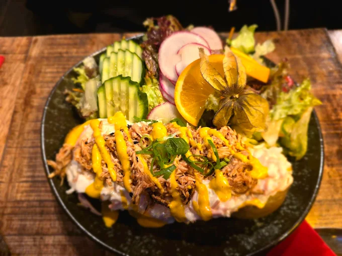 Pulled Chicken Backkartoffel mit Mango