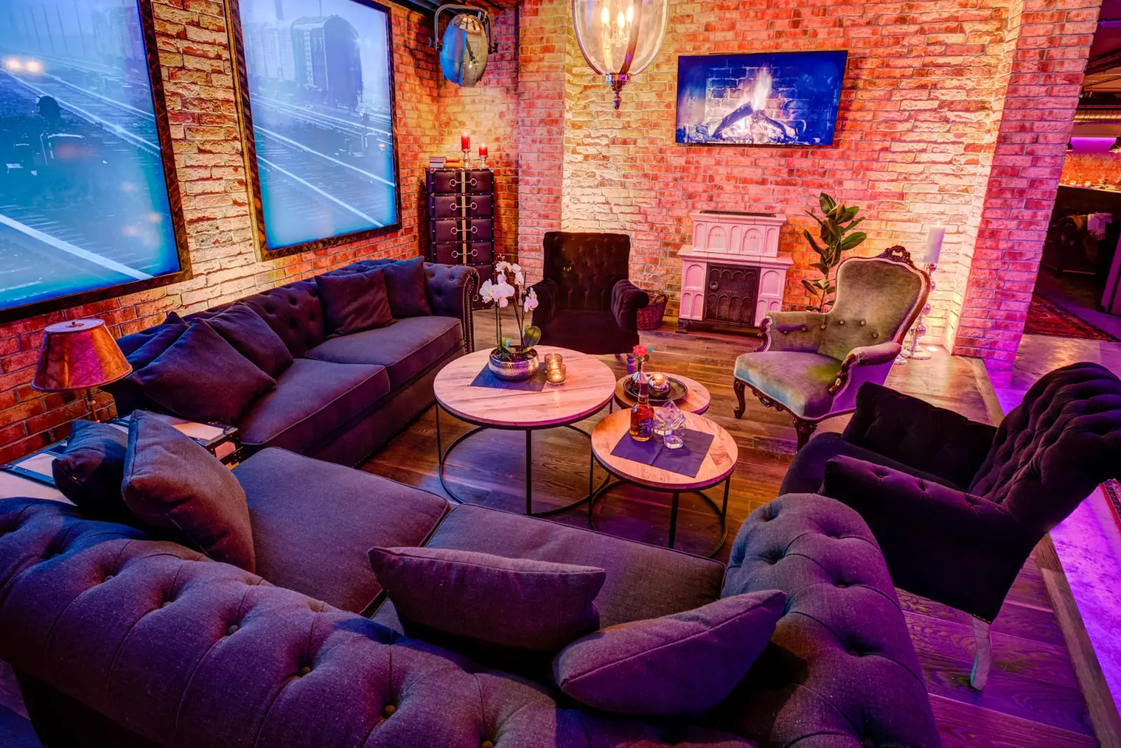 Lounge mit Kamin im Gleis 9